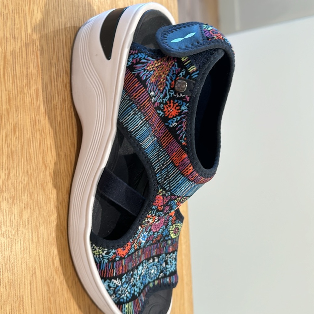Sandals - Picture 2 of 5